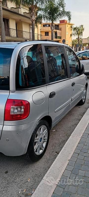 Usata Fiat Multipla 120 CV (88 kW) 2008 Grigio Monovolume