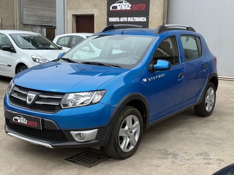 Usata Dacia Sandero Prestige 90 CV (66 kW) 2014 Blu Berlina