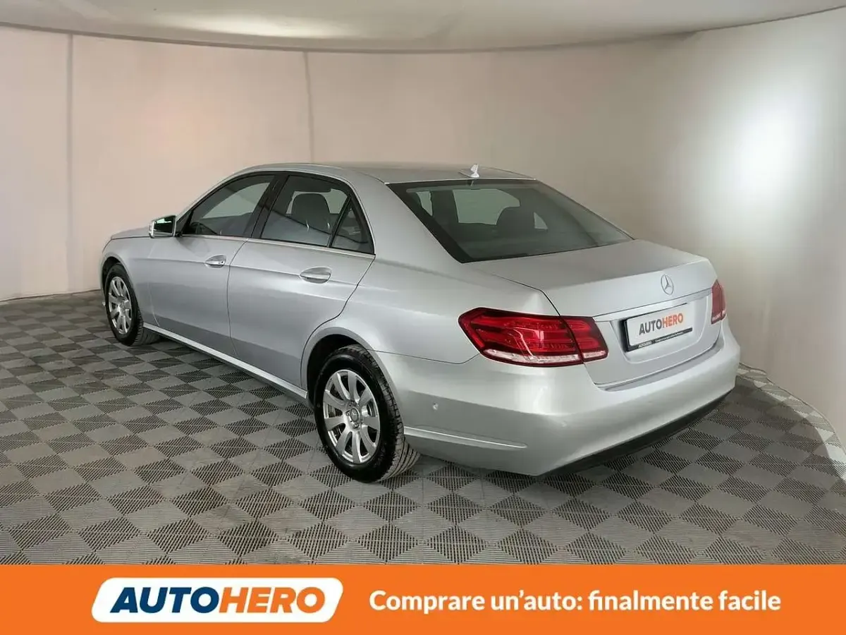 Usata Mercedes E200 Business 136 CV (100 kW) 2016 Argento Berlina