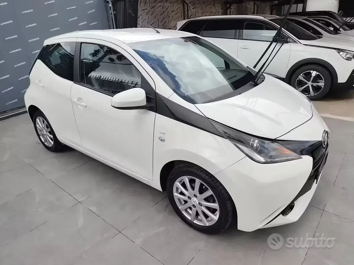 Usata Toyota Aygo 69 CV (50 kW) 2016 Bianco Utilitaria