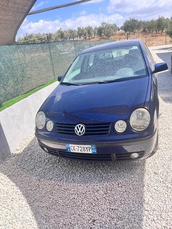 Blu Usata 2004 VW Polo Tre volumi | 2500 € (Cara) - Immagine 1/4