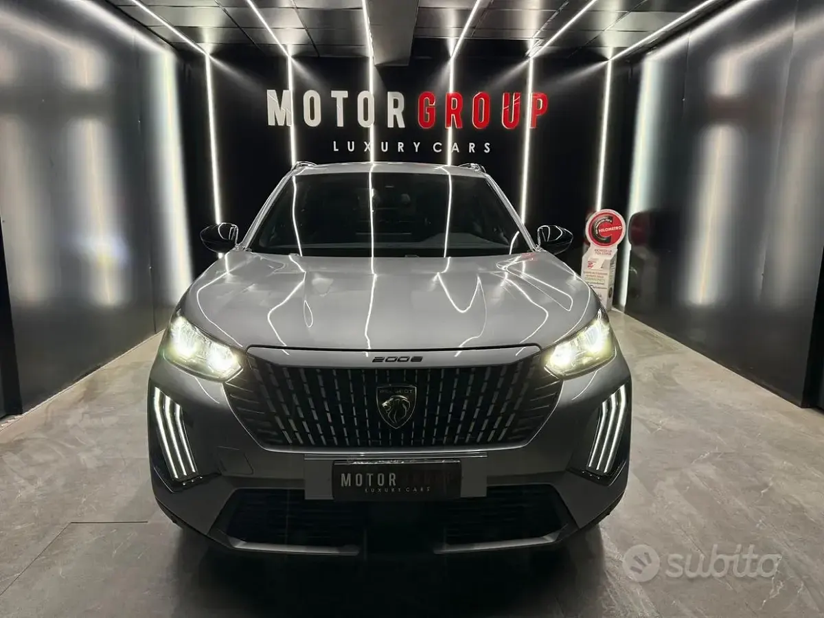 Usata Peugeot 2008 Allure 131 CV (96 kW) 2023 Grigio SUV