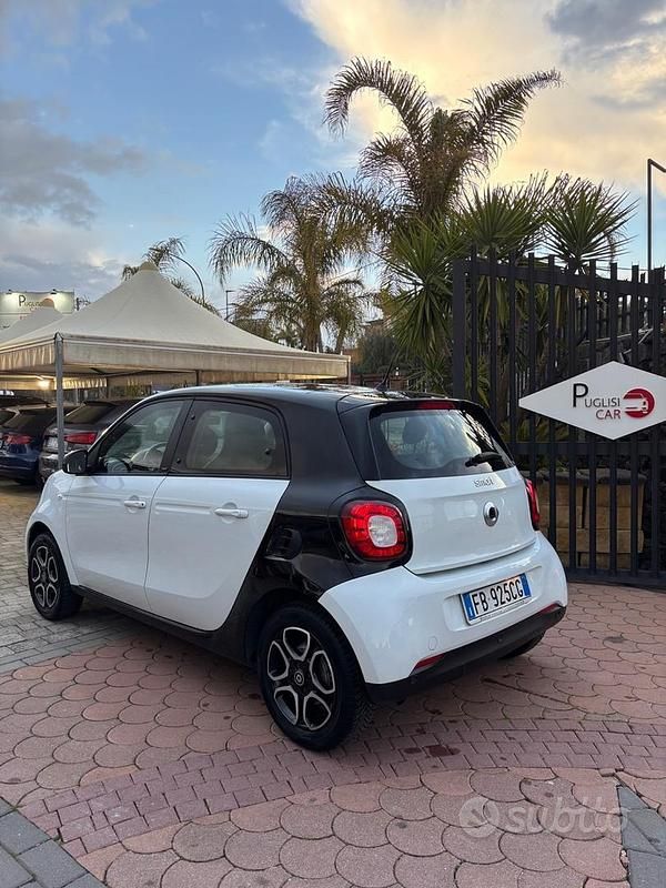 Usata Smart ForFour Prime 71 CV (52 kW) 2016 Bianco Utilitaria