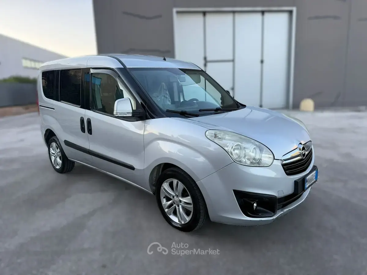 Usata Opel Combo 106 CV (77 kW) 2014 Gray Monovolume