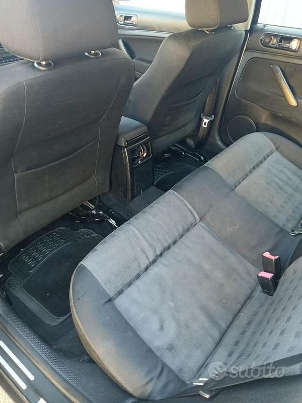 Grigio Usata 2002 VW Passat Tre volumi | 2000 € (Buon prezzo) - Immagine 1/4