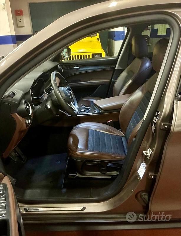 Usata Alfa Romeo Stelvio 180 CV (132 kW) 2017 Marrone SUV
