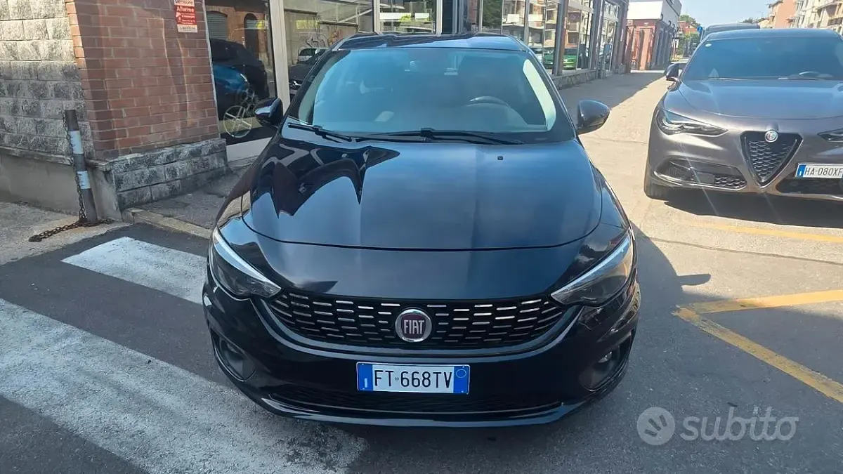 Usata Fiat Tipo Easy 120 CV (88 kW) 2018 Bluazzurro Berlina