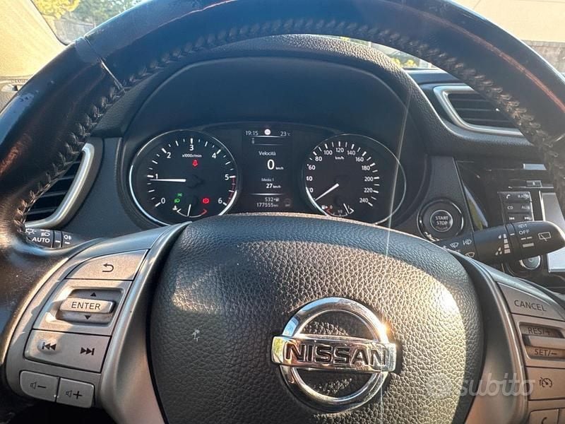Grigio Usata 2014 Nissan Qashqai Visia SUV | 11.500 € (Molto cara) - Immagine 1/4
