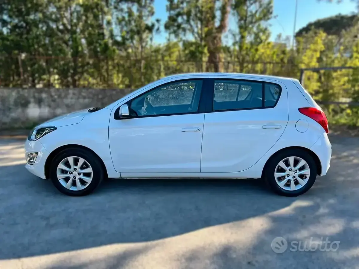 Usata Hyundai i20 Edition 85 CV (62 kW) 2014 Bianco Utilitaria