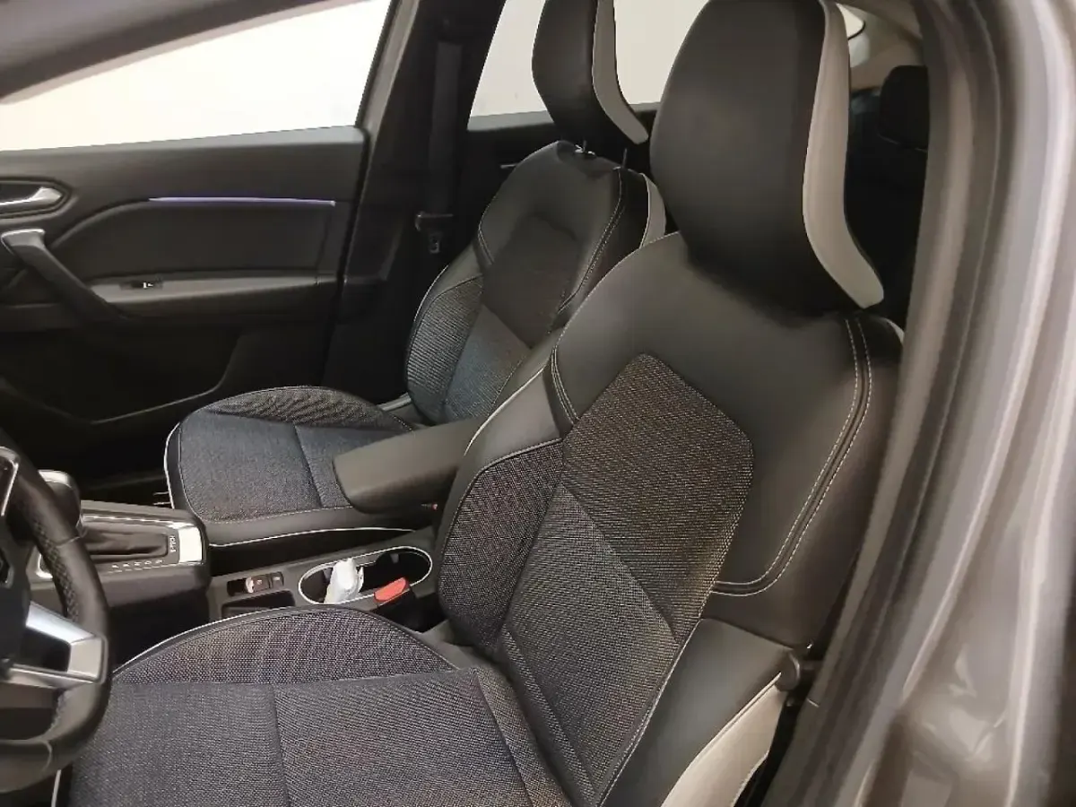 Usata Renault Captur Techno 145 CV (106 kW) 2023 Grigio SUV