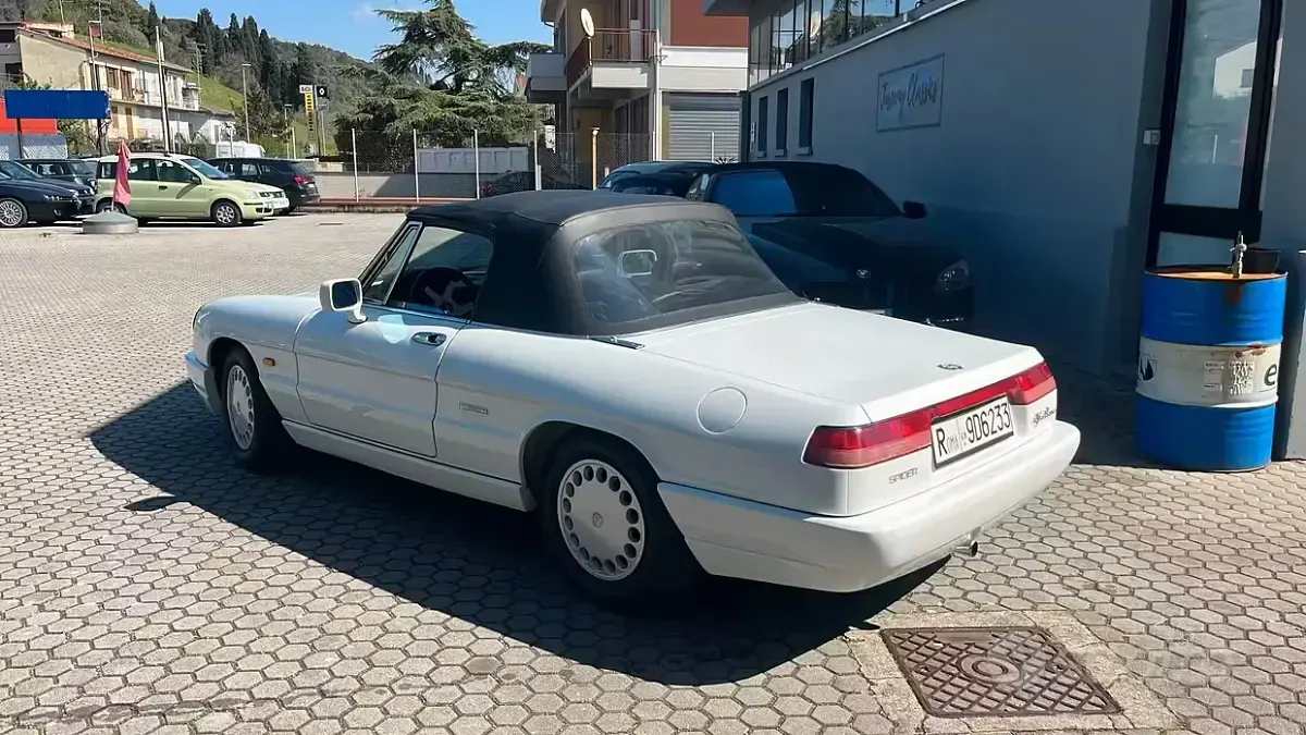 Usata Alfa Romeo Spider 122 CV (89 kW) 1991 Bianco Cabrio