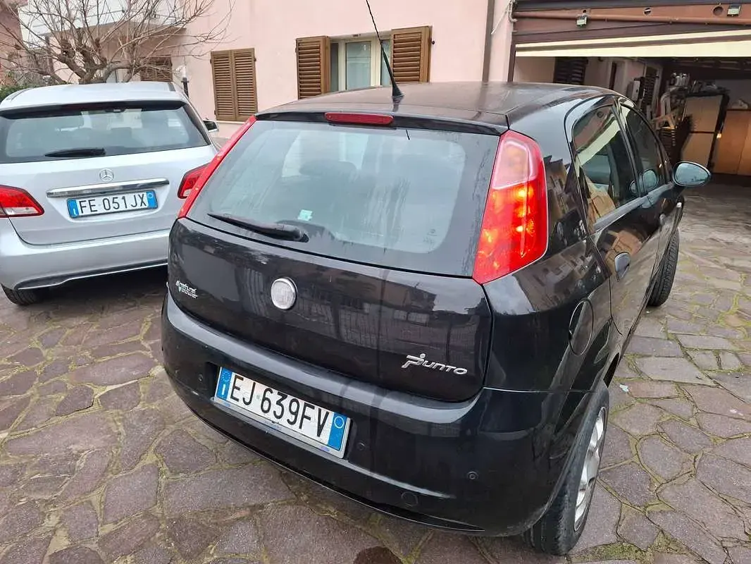 Usata Fiat Grande Punto 77 CV (56 kW) 2011 Nero Utilitaria