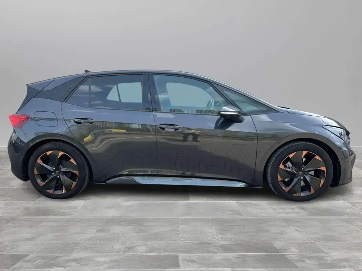 Usata Cupra Born 69 kW (95 CV) 2024 Grigio quasar Utilitaria