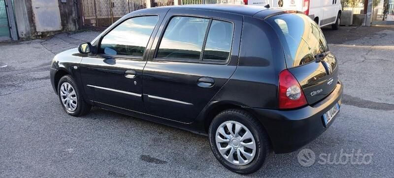 Usata 2008 Renault Clio II Due volumi | 2000 € (Ottimo prezzo) - Immagine 1/4