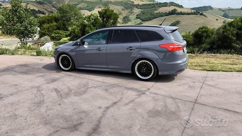 Usata Ford Focus ST 185 CV (136 kW) 2016 Grigio Station wagon