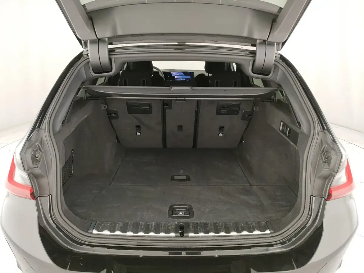 Usata BMW 320e M Sport 190 CV (139 kW) 2025 Nero Station wagon