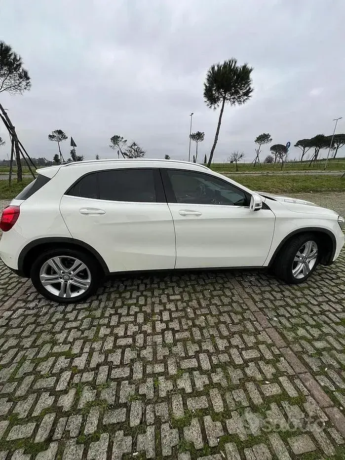 Usata Mercedes GLA180 Executive 109 CV (80 kW) 2017 Bianco SUV