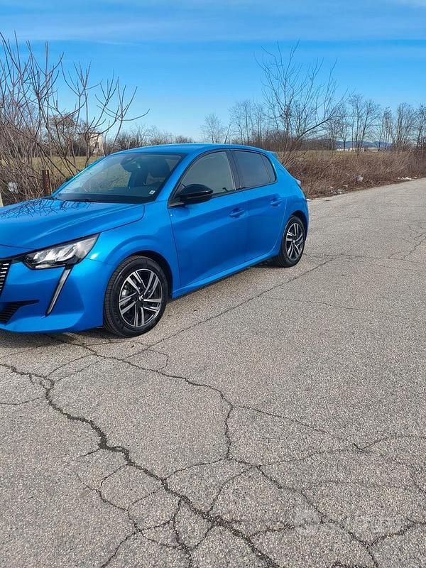 Usata Peugeot 208 102 CV (75 kW) 2023 Blu Utilitaria