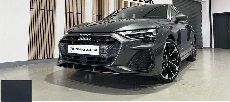 Grigio Nuova 2025 Audi A3 Sportback S-Line Due volumi | 37.999 € (Ottimo prezzo) - Immagine 1/4