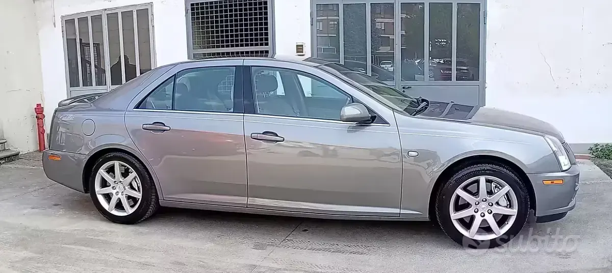 Usata Cadillac STS 325 CV (239 kW) 2009 Berlina