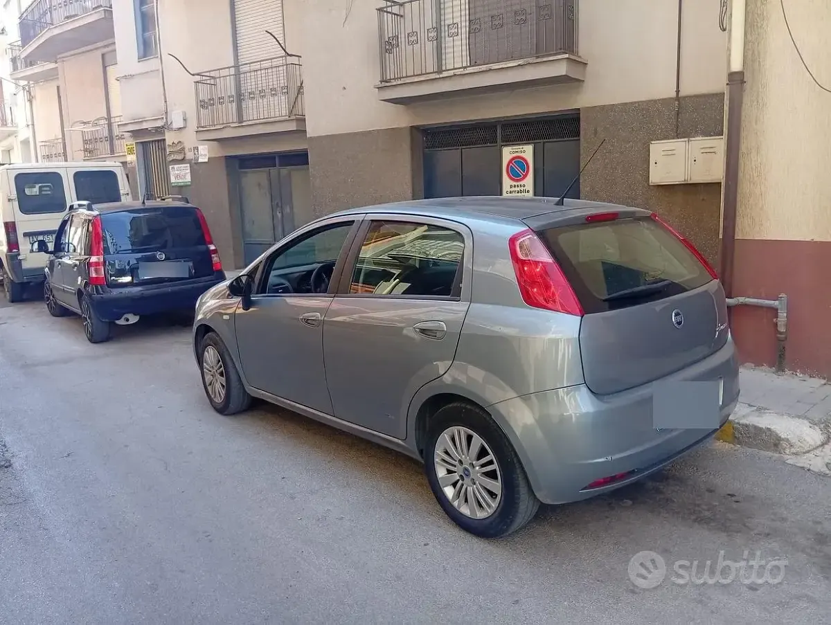 Usata Fiat Grande Punto 69 CV (50 kW) 2011 Grigio Utilitaria