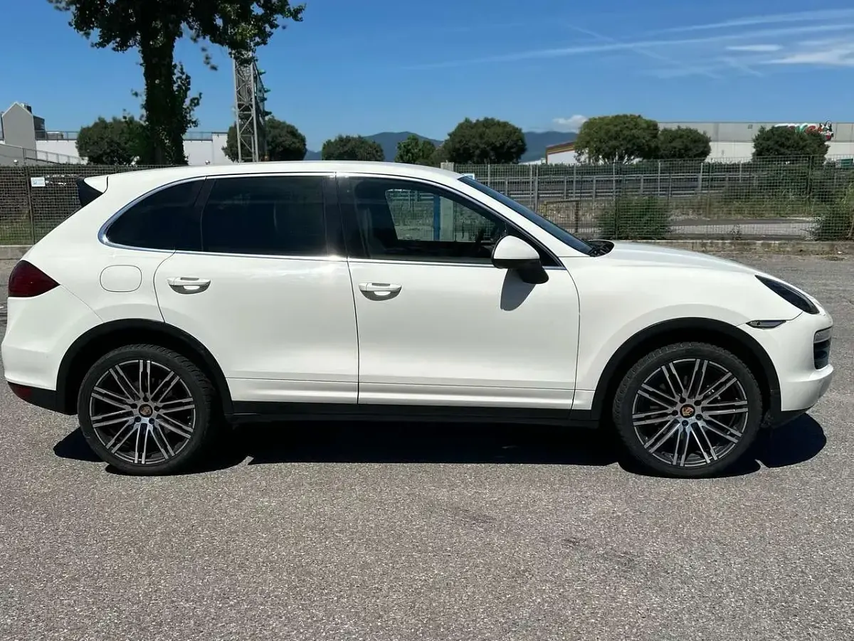 Usata Porsche Cayenne 239 CV (175 kW) 2011 Bianco SUV