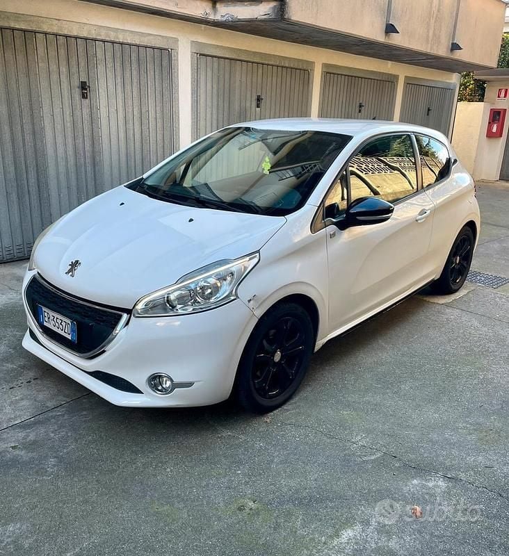 Bianco Usata 2013 Peugeot 208 S Due volumi | 2500 € (Super prezzo) - Immagine 1/4