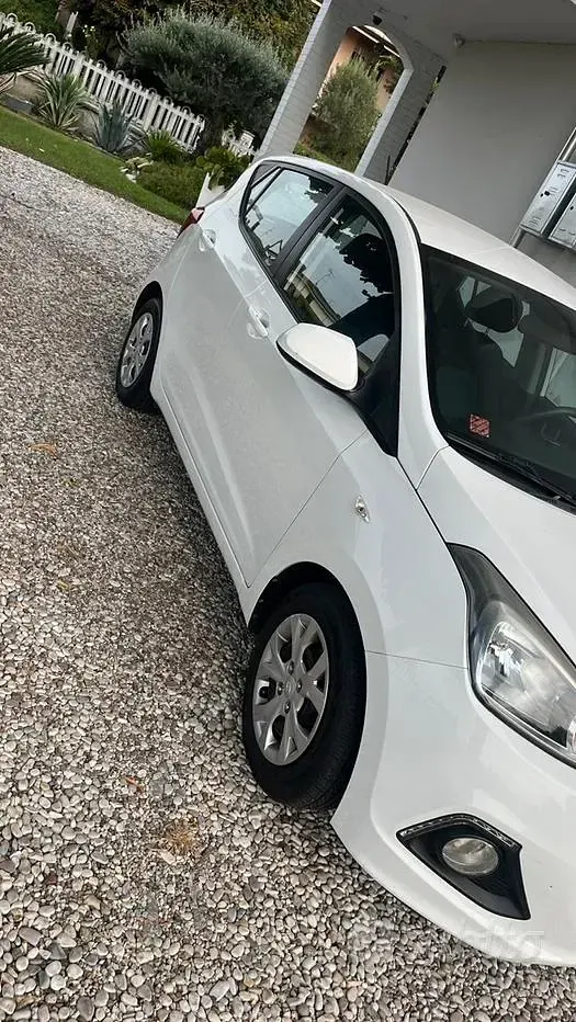 Usata Hyundai i10 66 CV (48 kW) 2016 Bianco Utilitaria