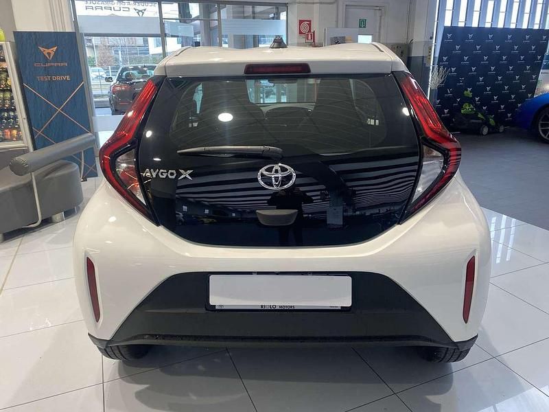 Usata Toyota Aygo X 72 CV (52 kW) 2025 Bianco SUV