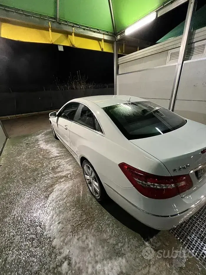 Gebraucht Mercedes E220 170 PS (125 kW) 2010 Weiß Coupé