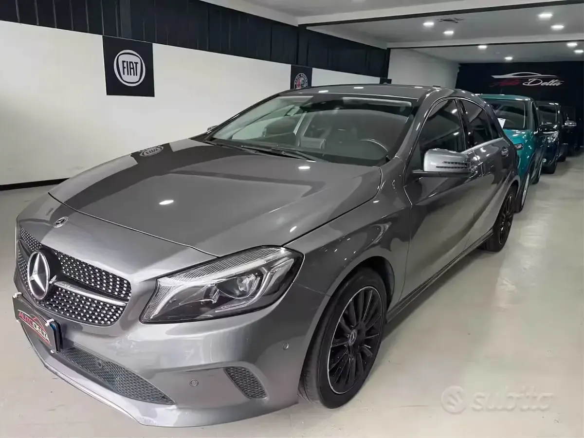 Käytetty Mercedes A180 Premium 109 HP (80 kW) 2018 Musta Sedan