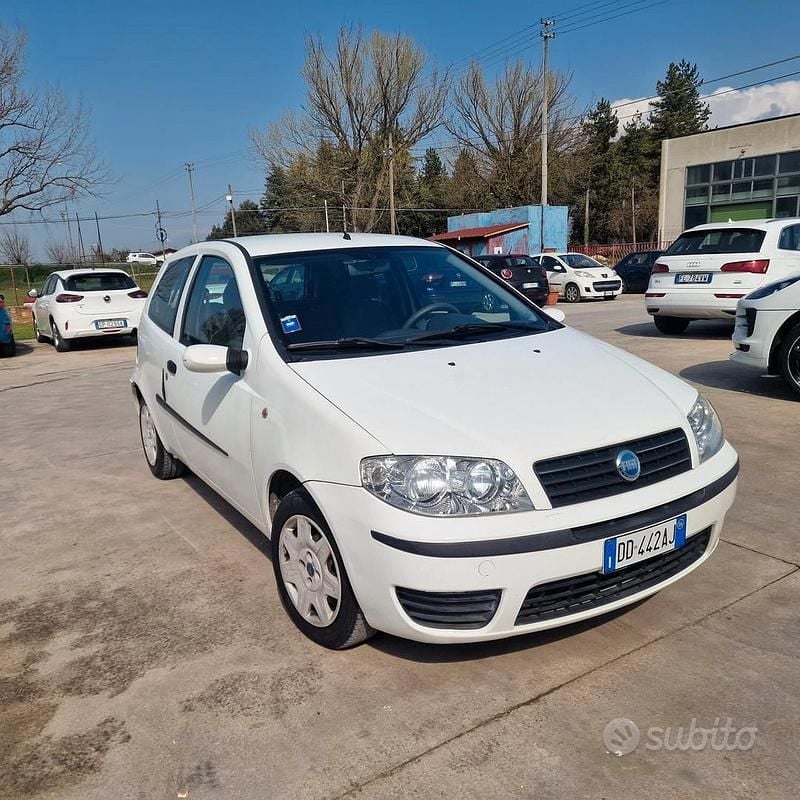Usata Fiat Punto Dynamic 69 CV (50 kW) 2006 Bianco Utilitaria