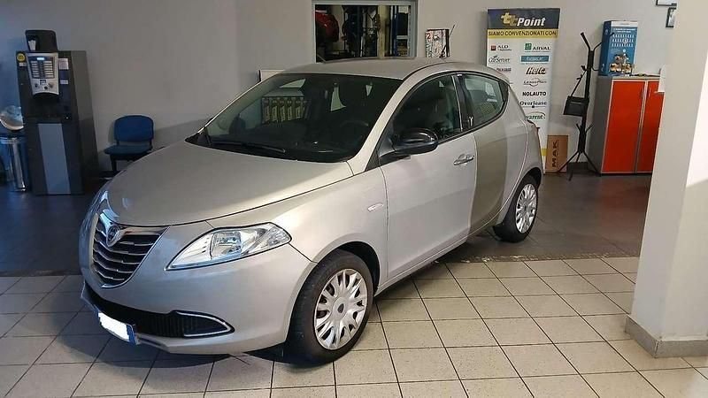 Grigio Usata 2012 Lancia Ypsilon Platinum Due volumi | 7100 € (Cara) - Immagine 1/4