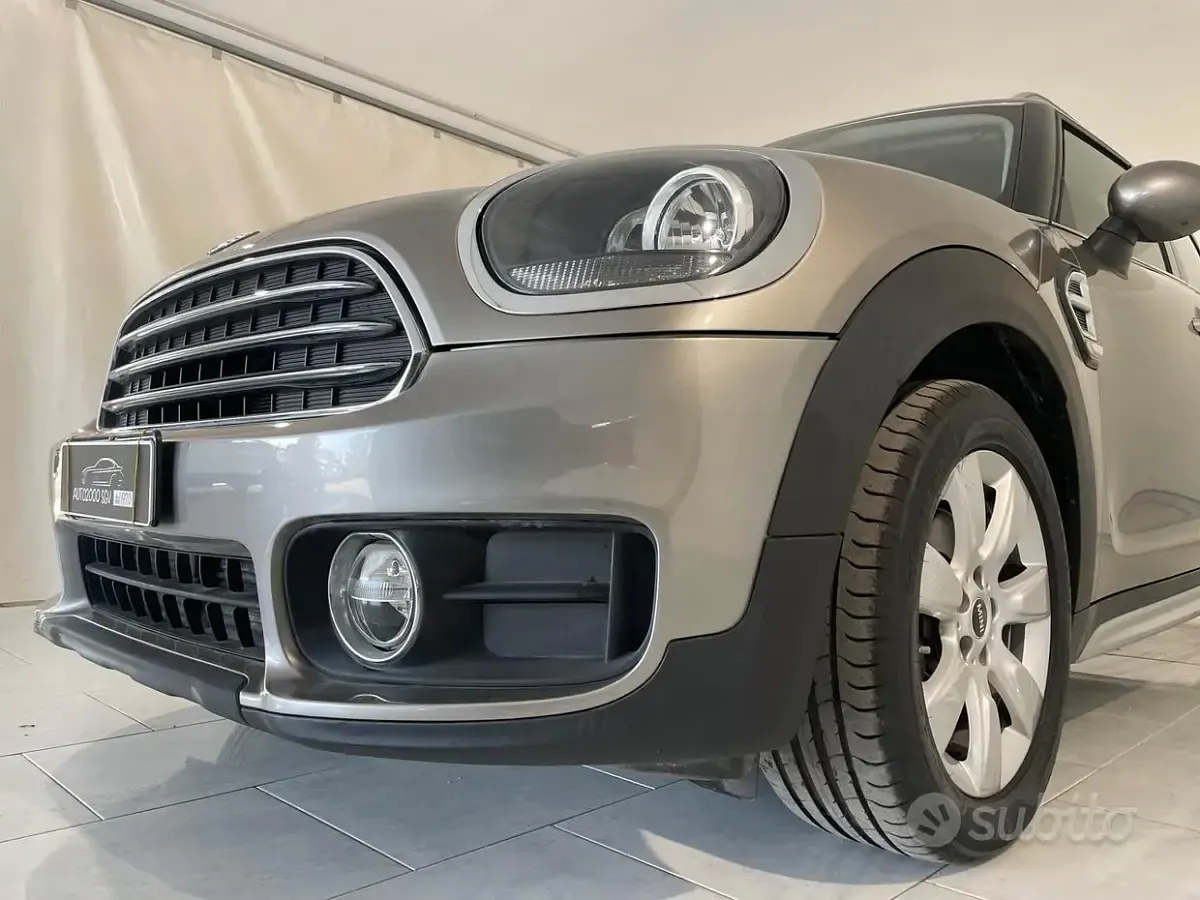 Usata Mini Cooper D Countryman Business 150 CV (110 kW) 2017 Marrone SUV