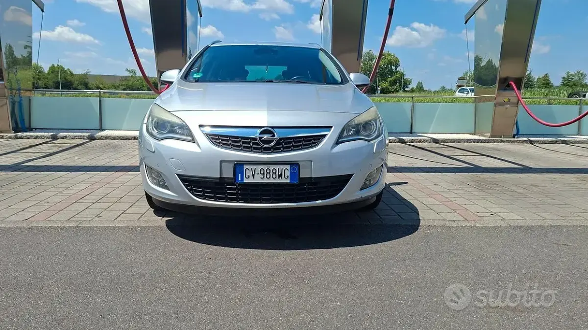 Usata Opel Astra 125 CV (91 kW) 2011 Grigio Station wagon