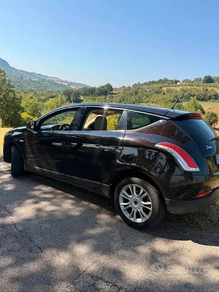 Usata Lancia Delta 120 CV (88 kW) 2012 Nero Utilitaria