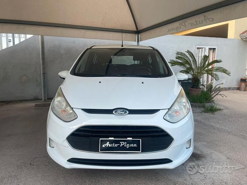 Usado Ford B-MAX 90 CV (66 kW) 2015 Blanco Monovolumen