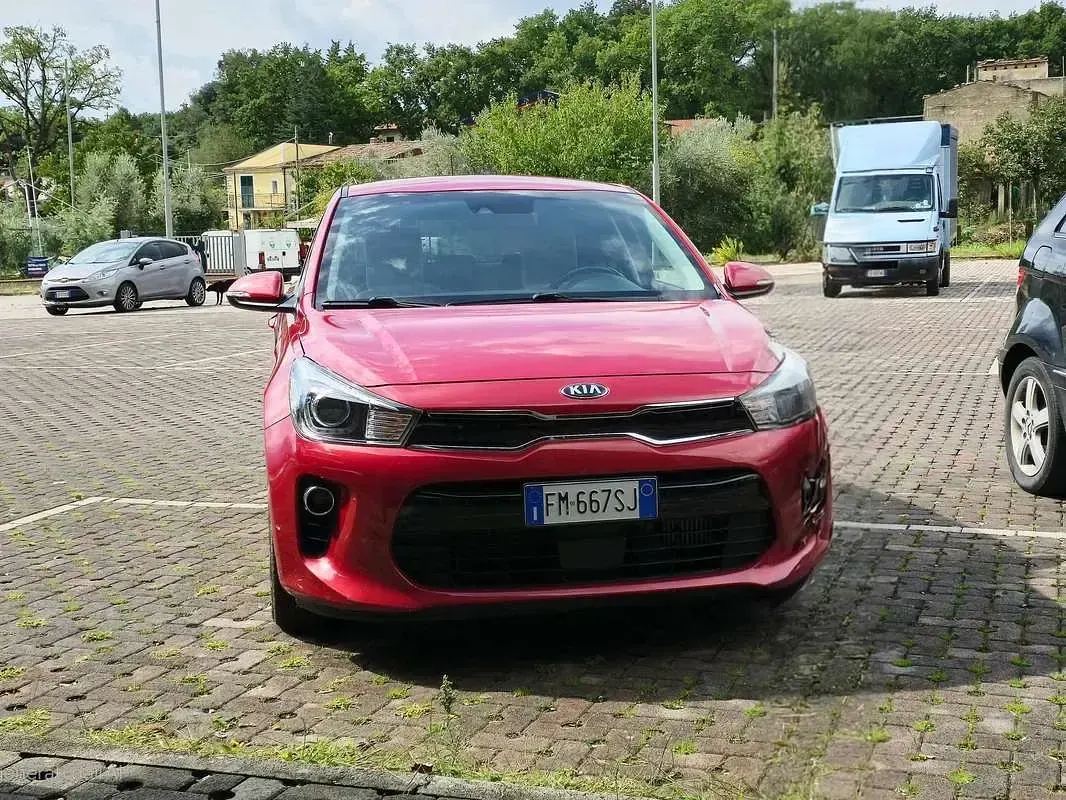 Usata Kia Rio Active 101 CV (74 kW) 2018 Rosso Berlina