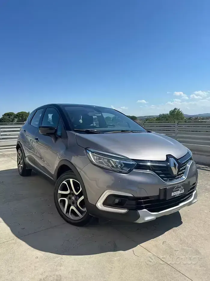 Usata Renault Captur Intens 90 CV (66 kW) 2017 Grigio SUV