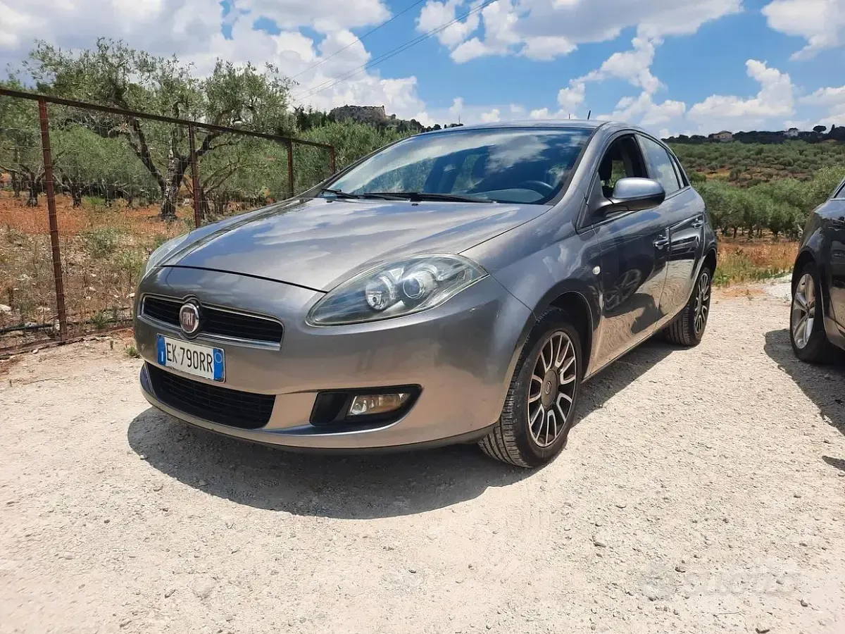 Usata Fiat Bravo Emotion 120 CV (88 kW) 2011 Grigio Utilitaria