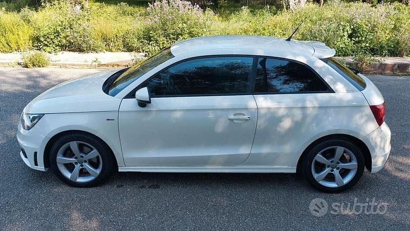Usata Audi A1 Attraction 105 CV (77 kW) 2010 Bianco Berlina