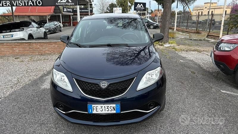 Usata Lancia Ypsilon Silver 69 CV (50 kW) 2016 Blu Utilitaria