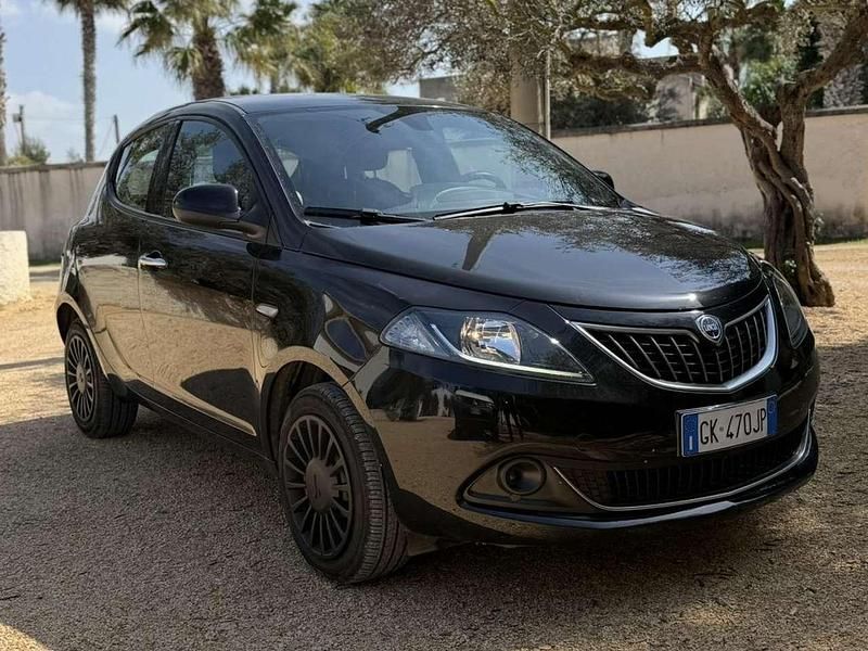 Usata Lancia Ypsilon Silver 69 CV (50 kW) 2022 Nero Utilitaria