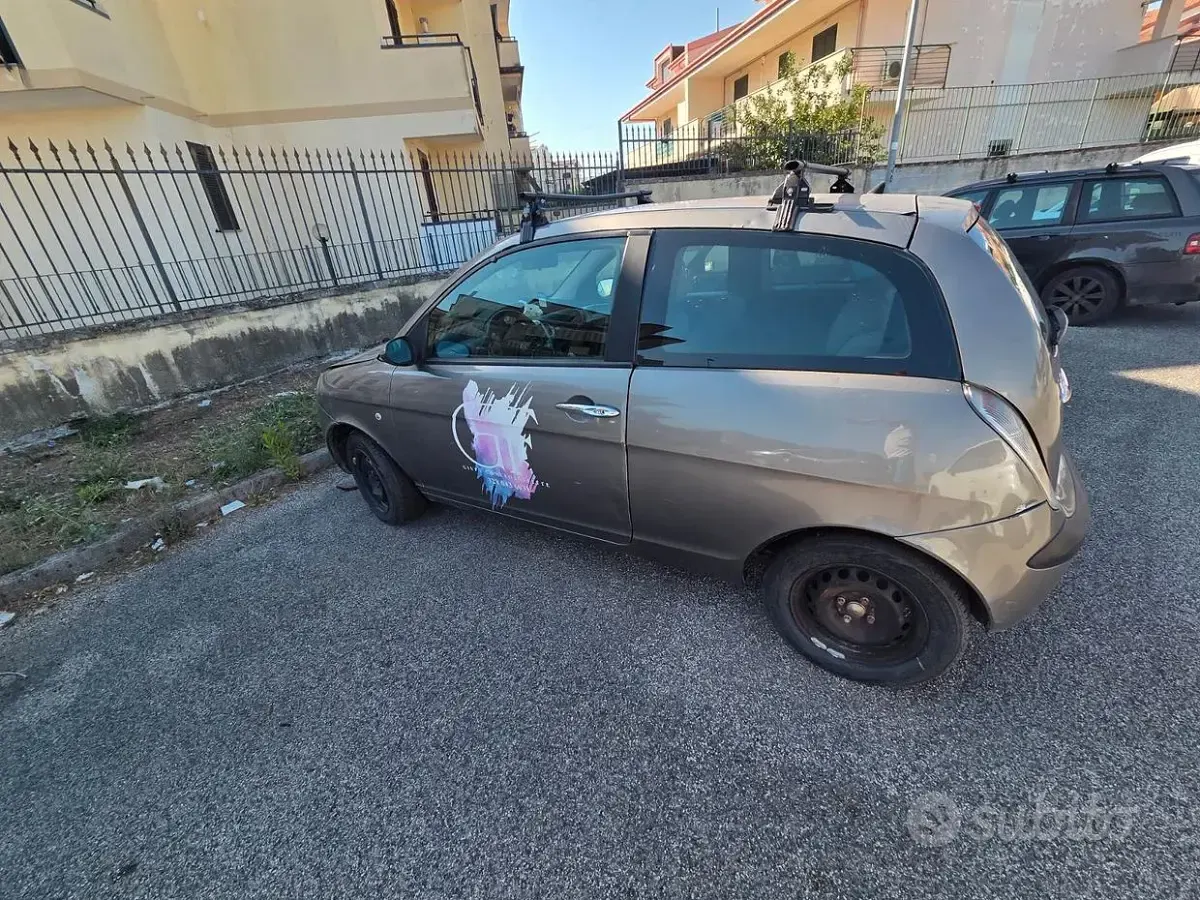 Usata Lancia Ypsilon 75 CV (55 kW) 2007 Marrone Utilitaria