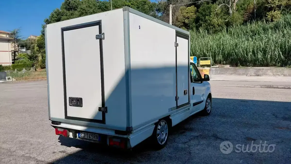 Usata Fiat Doblò Dynamic 105 CV (77 kW) 2011 Bianco Monovolume