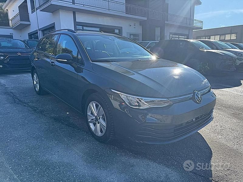 Usata VW Golf VIII Life 116 CV (85 kW) 2022 Grigio Station wagon