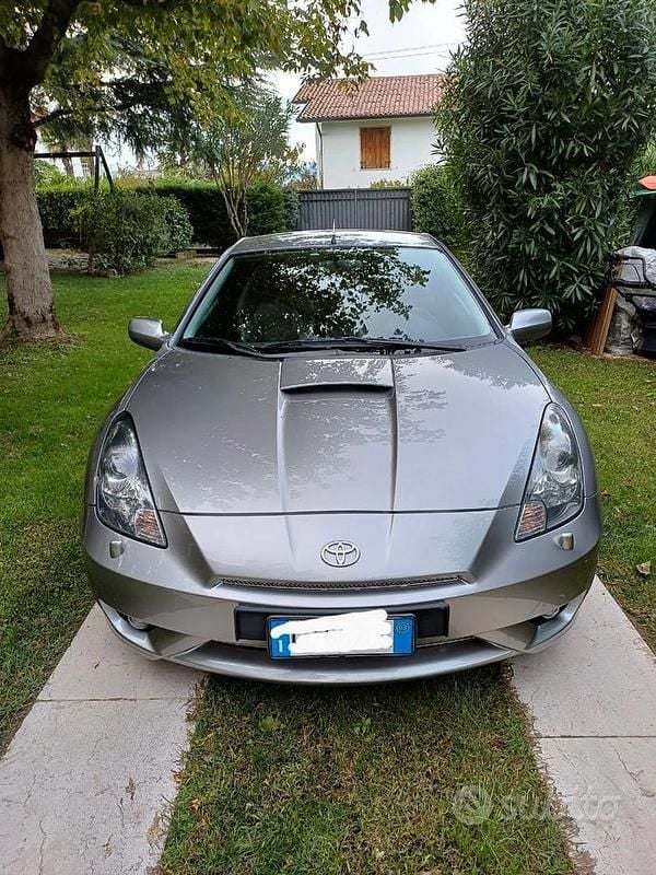 Usata Toyota Celica 192 CV (141 kW) 2003 Grigio Coupé