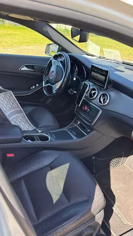 Usata Mercedes GLA220 Executive 170 CV (125 kW) 2014 Bianco SUV
