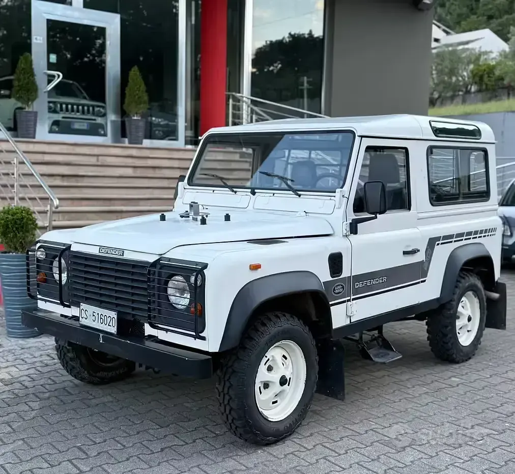 Usata Land Rover Defender 109 CV (80 kW) 1992 Bianco SUV
