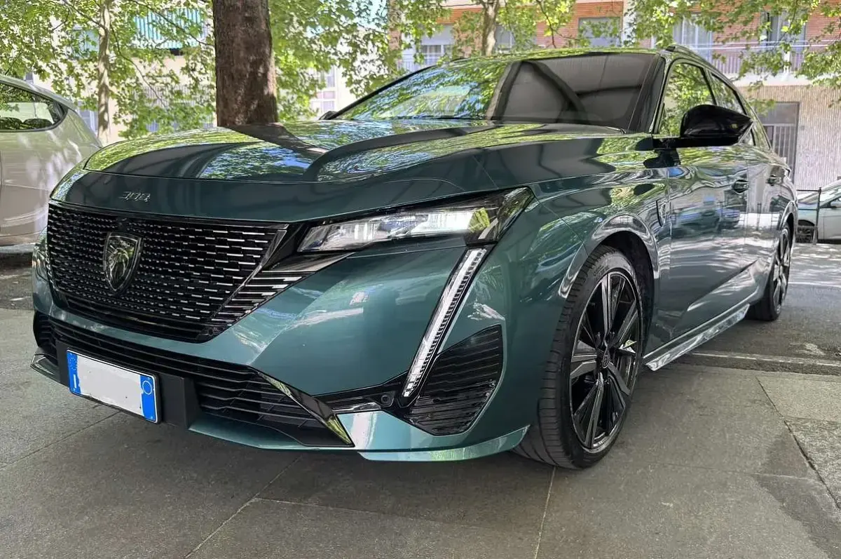 Usata Peugeot 308 GT 131 CV (96 kW) 2022 Verde Station wagon